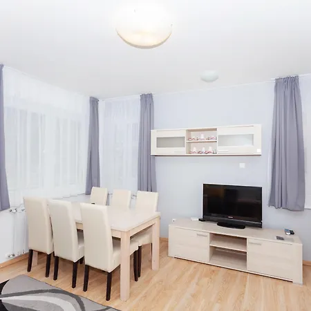 Maple Tree Budget Apartman