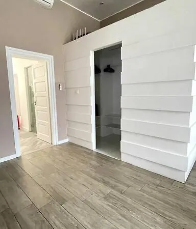 Renovated&spacious Two-bedroom In Budapest
