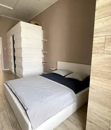 Renovated&spacious Two-bedroom In