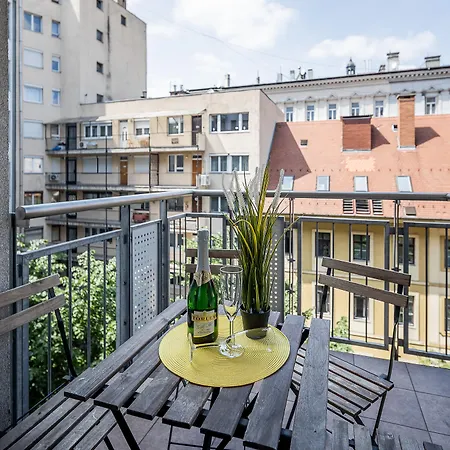 Vagabond Downtown 4* Budapest