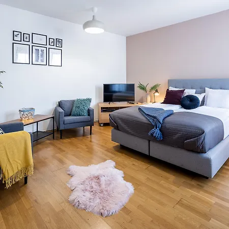 Vagabond Downtown 4*