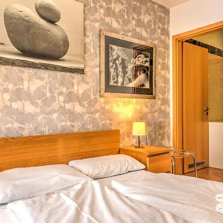 Capital Apartment *