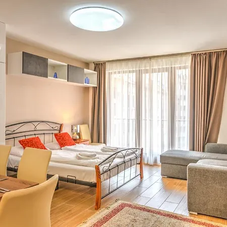 Capital Apartment *