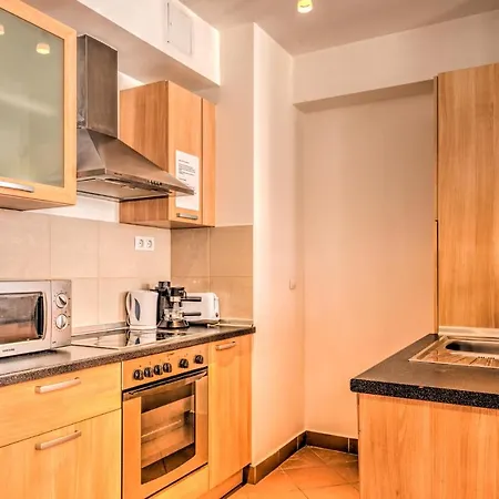 Capital Apartment *