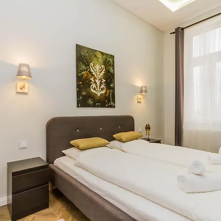 Bengt Kiraly Str. Apartament