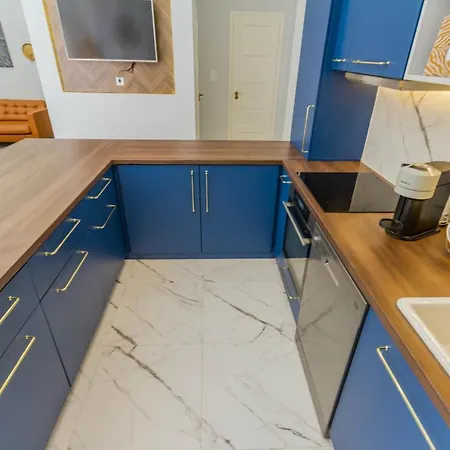 Bengt Kiraly Str. Apartament *