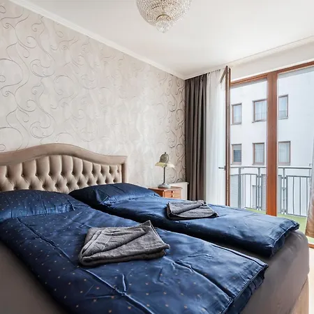Penthouse Three Bedrooms, Three Balconies With Free Parking In Kiraly Street דירה