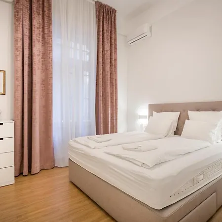 Tcb Regi Apartment *