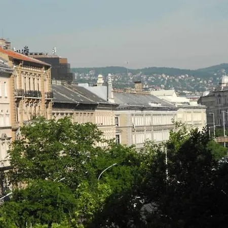 Apartment Terez Krt 31 *
