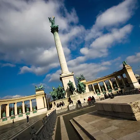 Little Americas New York * Budapest