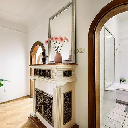 Hotel Stylish Homes Downtown Buda *