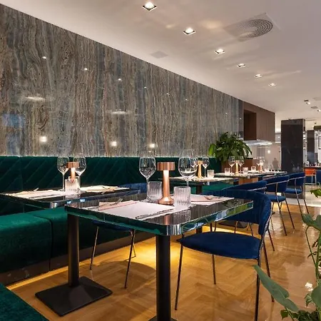 Hotel Cherry Residence, Palace Quarter 3*