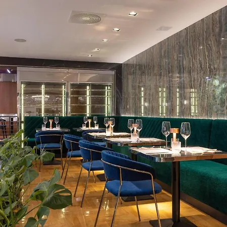 Hotel Cherry Residence, Palace Quarter