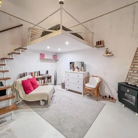 New Flower Garden Apartment *