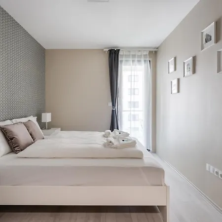 Navy Angel With Balcony Apartment Budapest