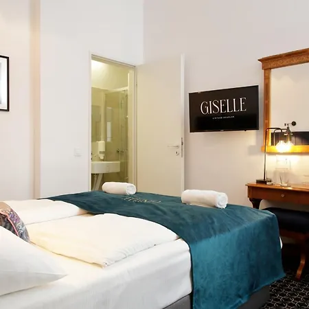 Giselle Vintage Doubles - Adults Only * Budapest