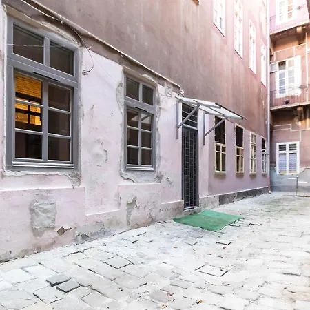 Kiraly Downtown Apartment
