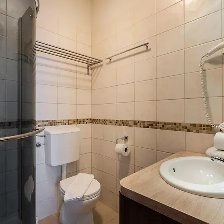 Hotel Elit Boutique Rooms- Location by bqa