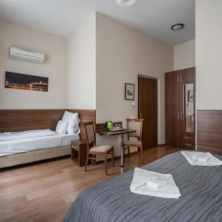 Hotel Elit Boutique Rooms- Location by bqa *