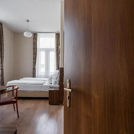 Hotel Elit Boutique Rooms- Location by bqa