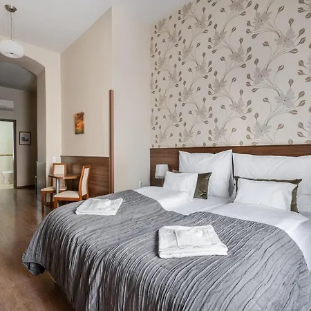 Hotel Elit Boutique Rooms- Location by bqa
