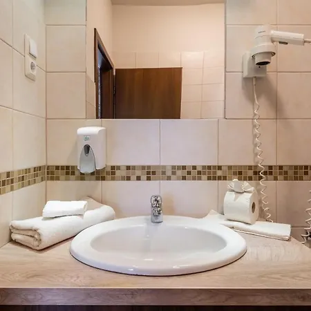 Hotel Elit Boutique Rooms- Location by bqa