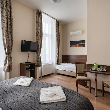 Hotel Elit Boutique Rooms- Location by bqa *