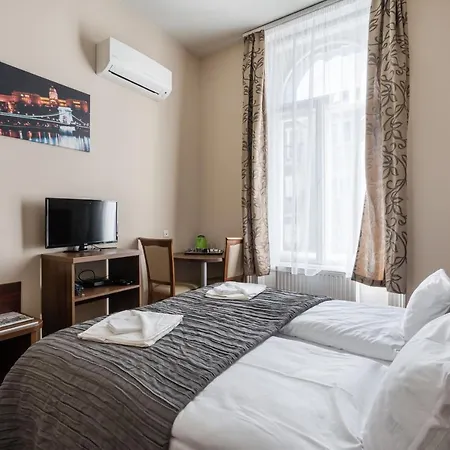 Hotel Elit Boutique Rooms- Location by bqa *