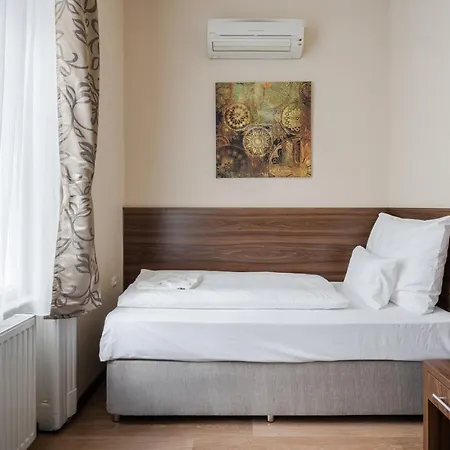 Hotel Elit Boutique Rooms- Location by bqa