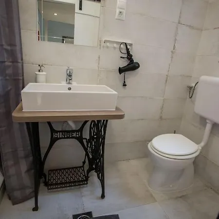 Vintage Near Boulevard With Ac After Renovation Appartamento *