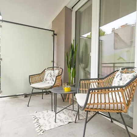 West Park Apartment *