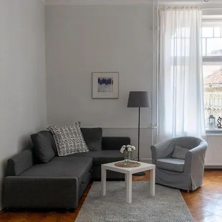 Budapest Apartment * بودابست
