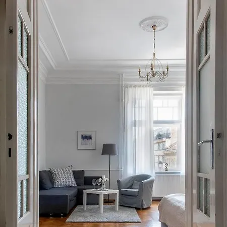Budapest Apartment * بودابست