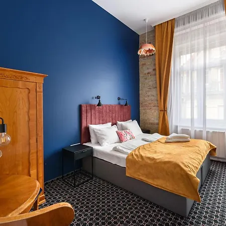 Giselle Vintage Doubles - Adults Only Budapest