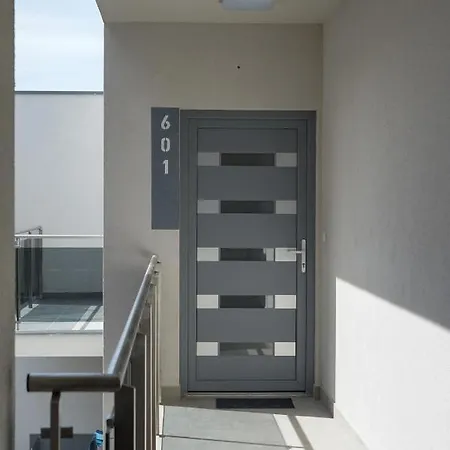 Apartment ~ Roof Terrace/ac/indoor Parking *