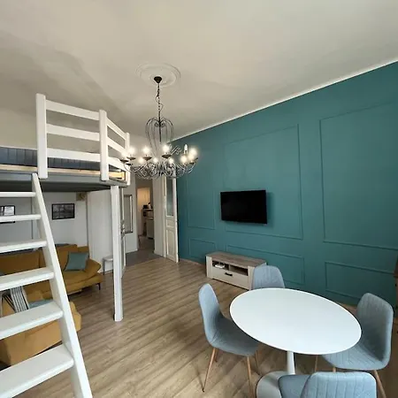 Full Panorama Apartment