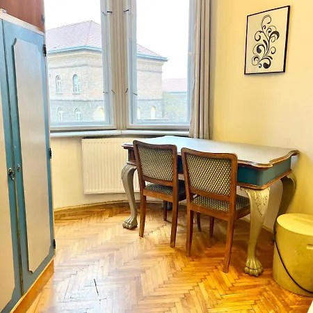 F14 By Small Apartment *