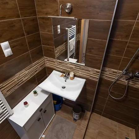 Leo Apartment *