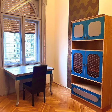 F14 By Small Apartment *