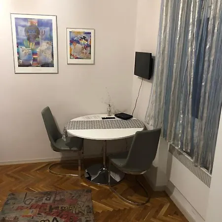 Apartamento Jewelry Box In *