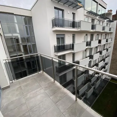 Apartment ~ Roof Terrace/ac/indoor Parking *