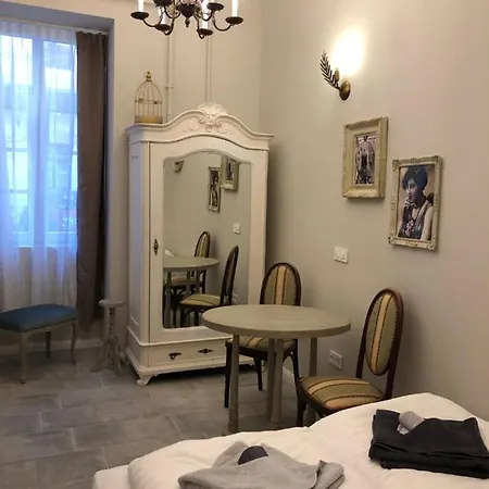 In Iv. * Budapest