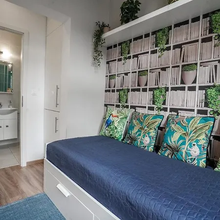 Apartment Palms *