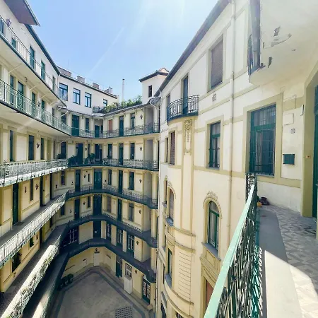 Apartment Friend Of Deak Ferenc