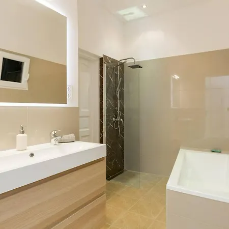 Apartman Kresz Geza 29 Westend Station 2 Bedrooms+living Ac Budapest