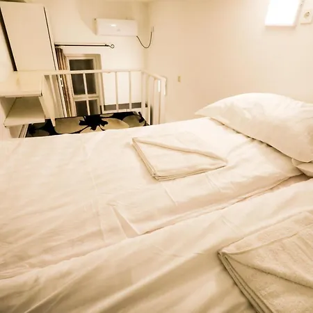Homestay Center 5 Private For 19 People Budapest
