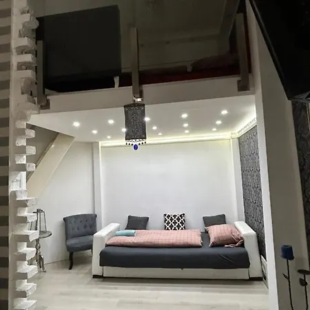Roland Downtown - Akacfa * Budapest