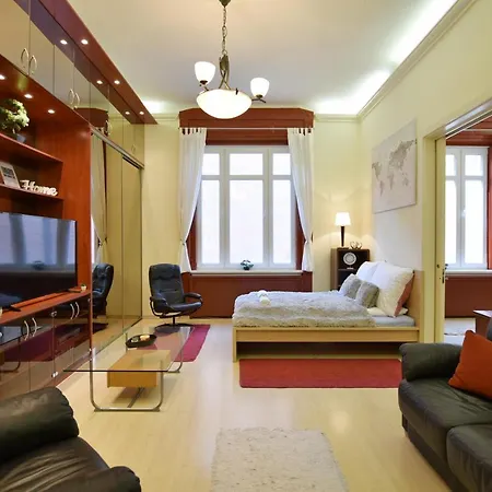 Ultra At Synagogue Apartment *