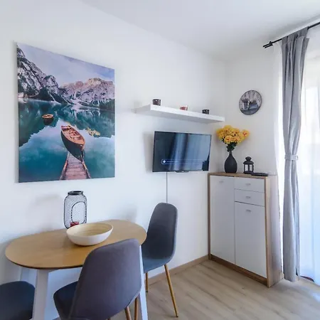 Toscani Garden Apartment *