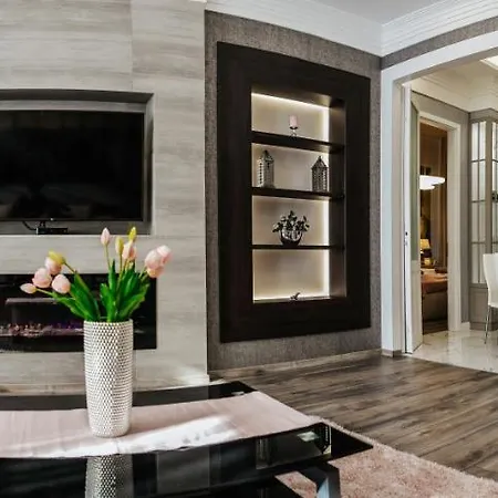 Parliament Square Apartment *